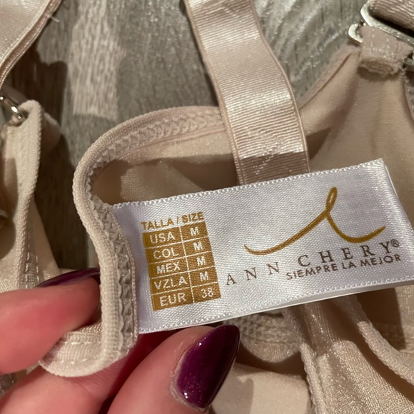 Nude tummy control body suit (I’d classify the size as xs) - Picture 3 of 10